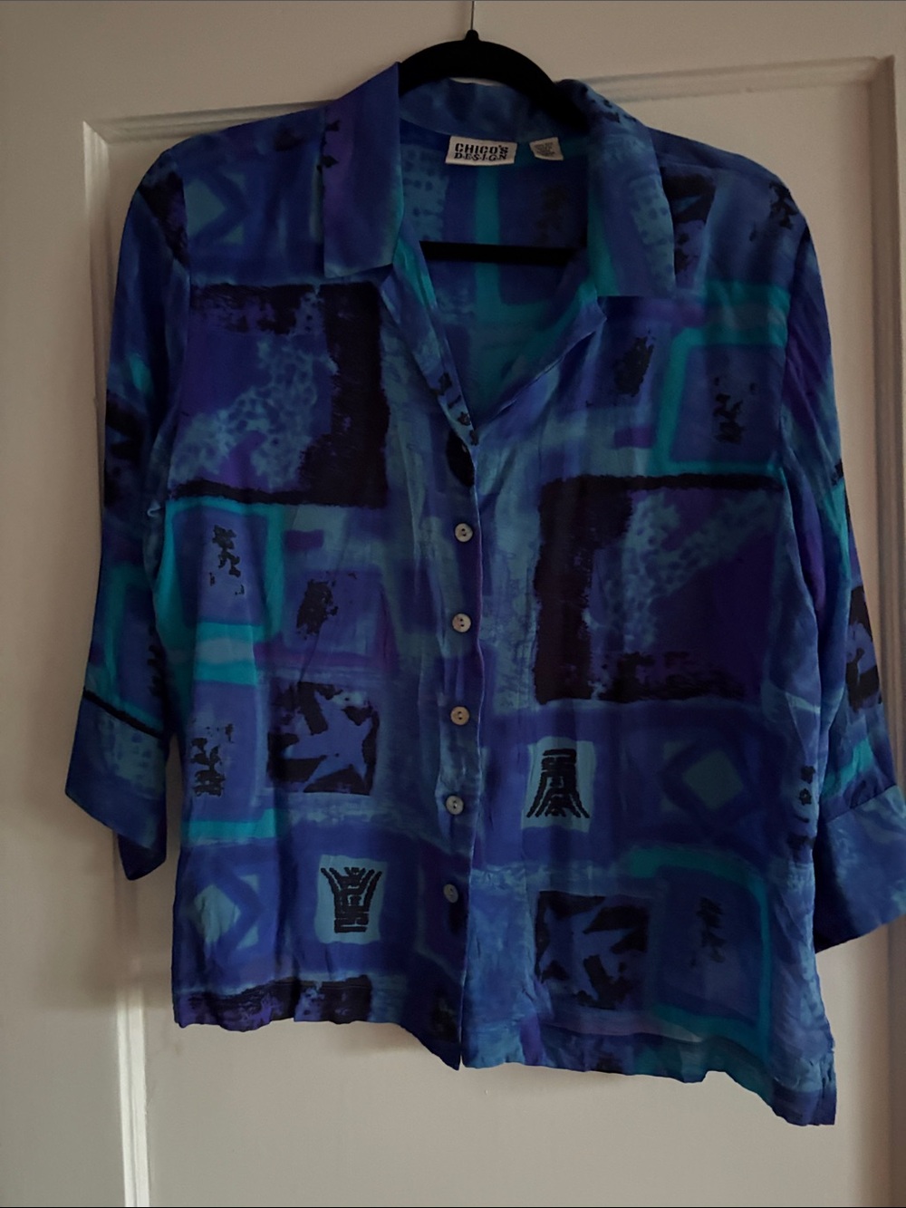 Chico’s Blue Abstract Pattern Button-Down Shirt